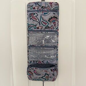 VERA BRADLEY Compact Hanging Organizer Cosmetics - Makani Paisley